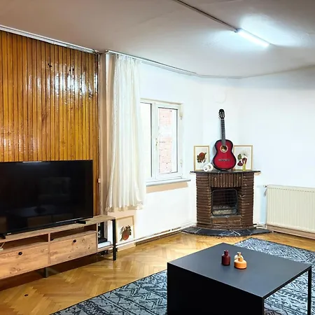 Bohemian Flat, 2br, In Taksim Square, Beyoglu
