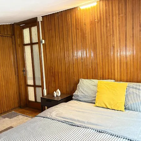 Bohemian Flat, 2br, In Taksim Square, Beyoglu