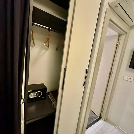 Aram Edessa Hotel