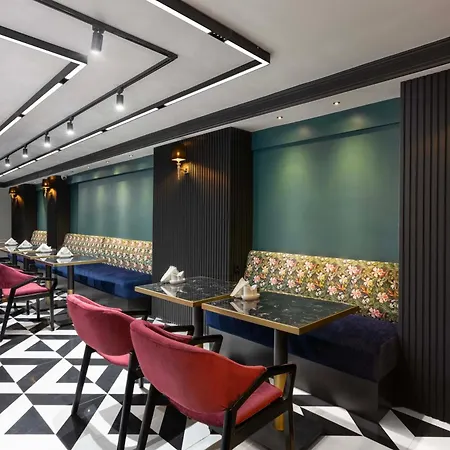 Marlon Hotel