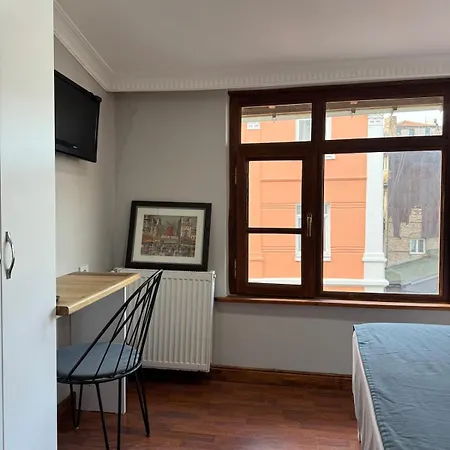 Perahomes View Wooden Flat