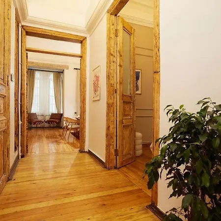 Apartment Spacious 3br W Elevator&ac In Taksim Istanbul