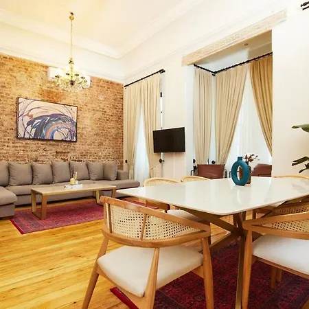 Apartment Spacious 3br W Elevator&ac In Taksim