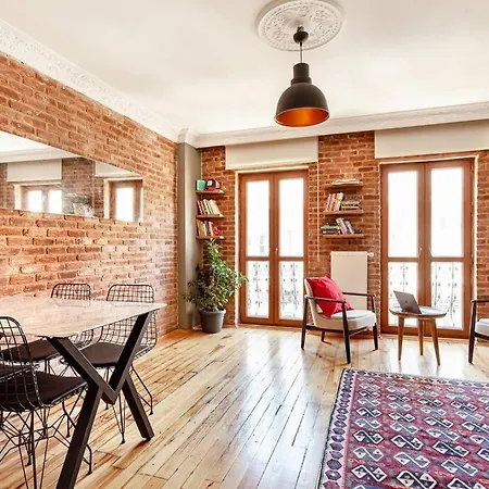 Location With 2 Bedrooms Appartamento *