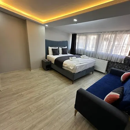 The Square 30 Hotel *