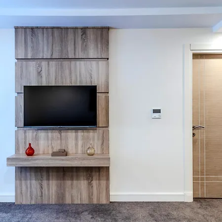 Roys & Hotel 4*