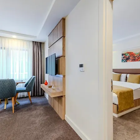 Roys & Hotel 4*