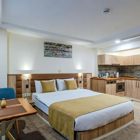 Roys & Hotel 4*