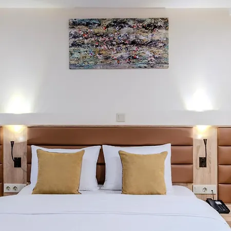Hotel Roys & 4*