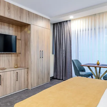 Roys & Hotel 4*