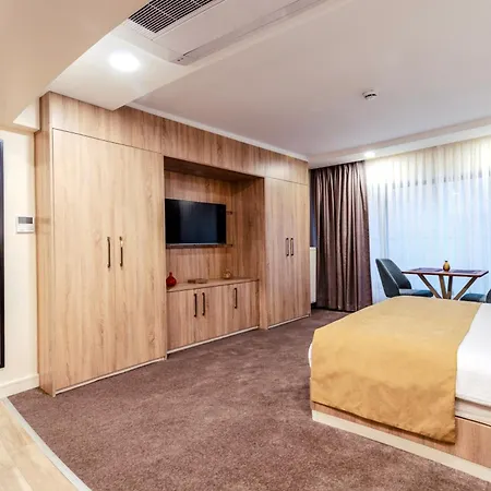 Hotel Roys & 4*