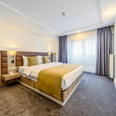Roys & Hotel 4*