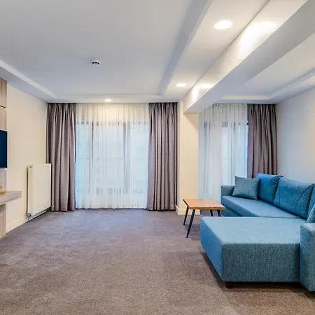 Roys & Hotel 4*
