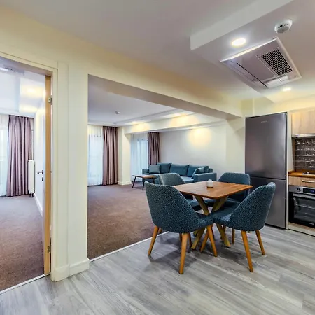 Roys & Hotel 4*