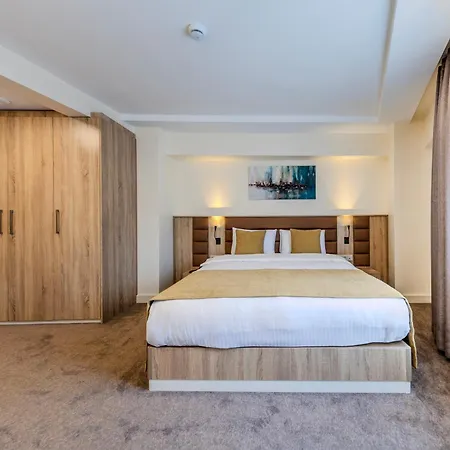 Roys & 4* Istanbul