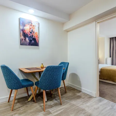 Hotel Roys & 4*