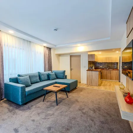Roys & Hotel