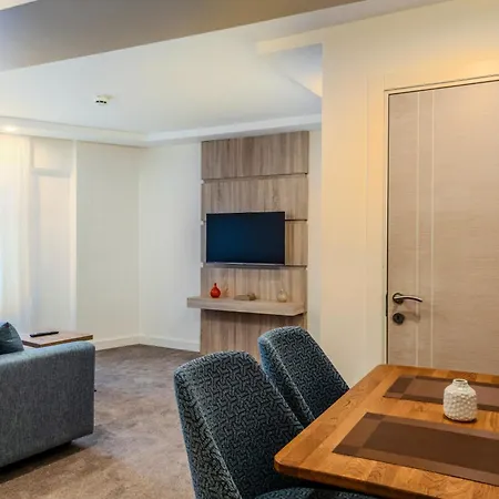 Roys & Hotel 4*