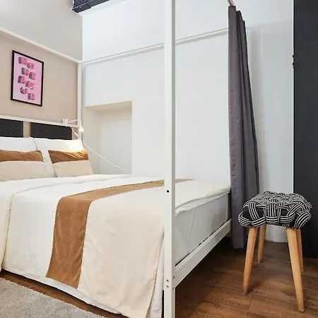Stylish 2br Galata-taksim Area Near Metro Stambuł