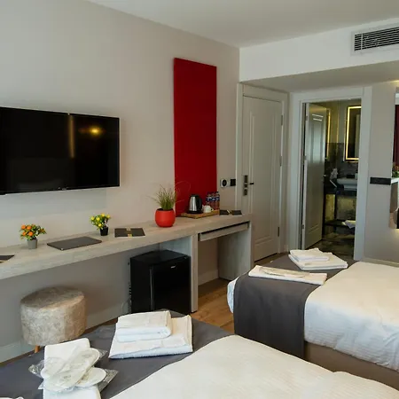Linda Port Hotel *