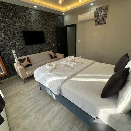 The Square 30 Hotel