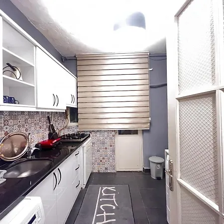 Two Flats With 6br, 4ba Appartement