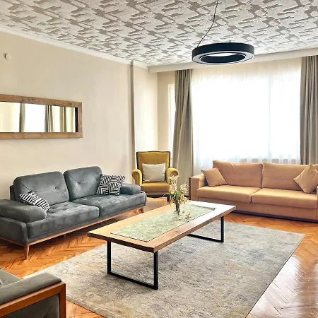 Two Flats With 6br, 4ba Istambul