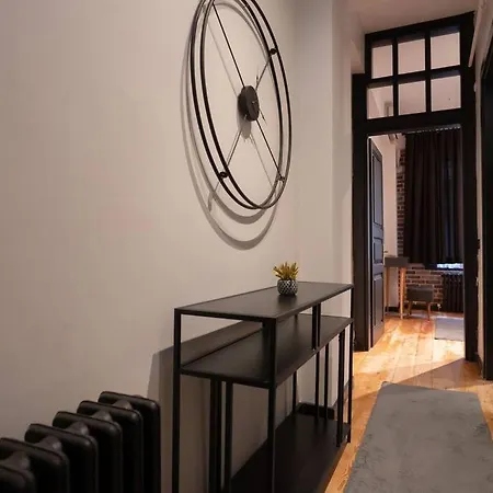 Spacious And Stylish 3br W Private Garden Estambul