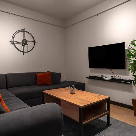 Apartamento Spacious And Stylish 3br W Private Garden Estambul