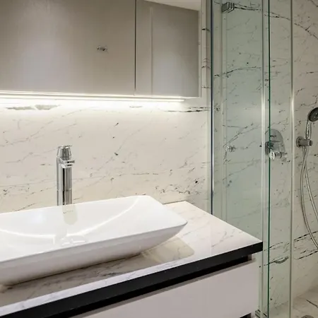 Gorgeous Modern 1bd Views W Poolgym! #255 شقة