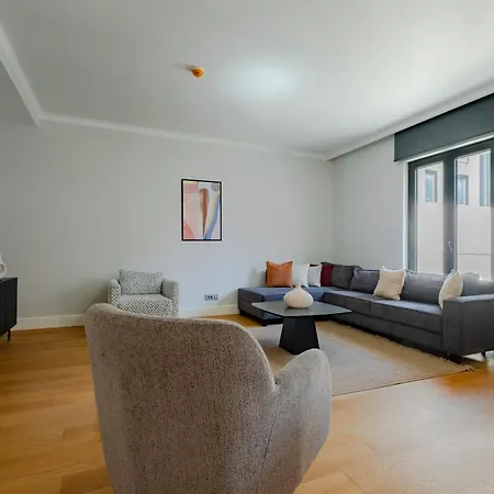 Spacious Duplex With 3 Bedrooms And 2 Bathrooms