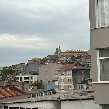 Appartement High Ceiling Cozy With 3 Bedroom Beyoglu Istambul