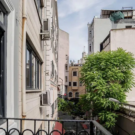 Apartament House With Balcony In Galata 2