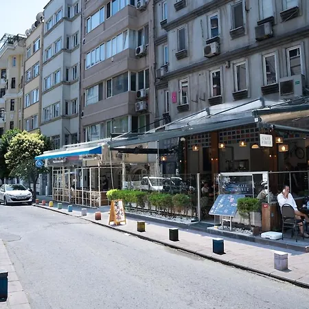 Apartament Stunning And 3br Duplex W Private Terrace Istanbul