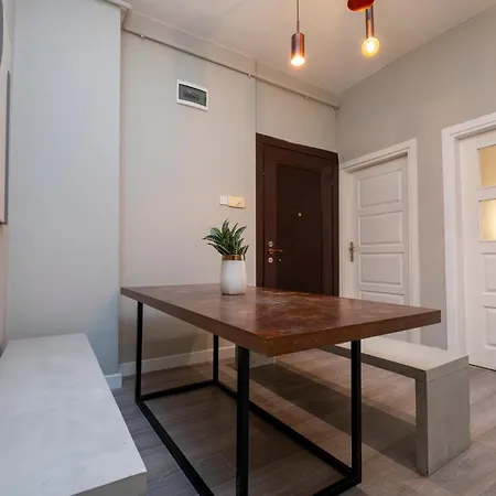 3 Bedrooms - Location- 1st Floor Апартаменты