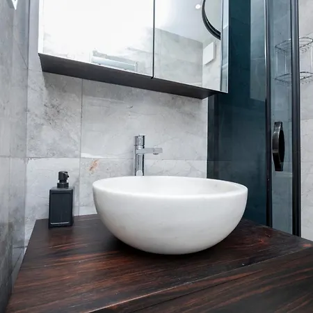 Апартаменты 3 Bedrooms - Location- 1st Floor