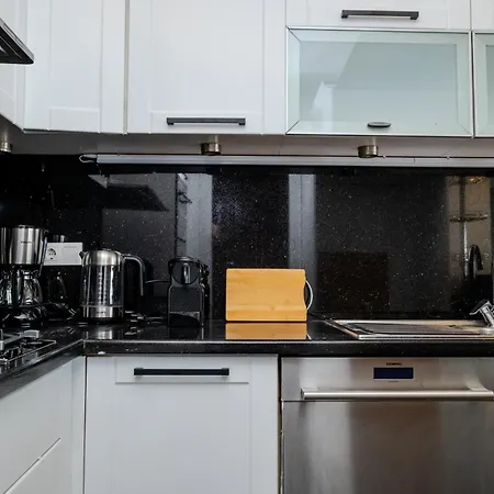 Bosphorus View Gem - 3 Large Bedrooms - 2 Baths & Balcony In Prime Location