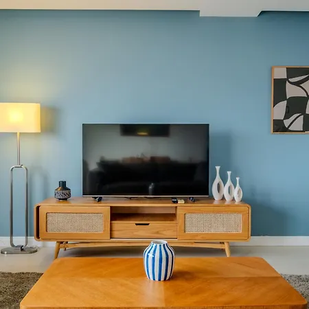 Bosphorus View Gem - 3 Large Bedrooms - 2 Baths & Balcony In Prime Location * Стамбул