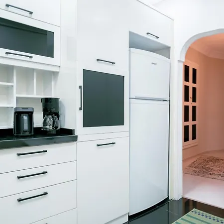 Modern Spacious Flat W Balcony 5 Min To Taksim