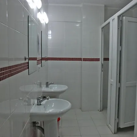 Hostel Rengarenk & *