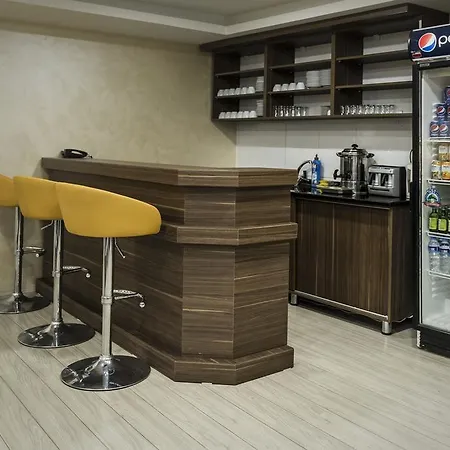 Otel Lal