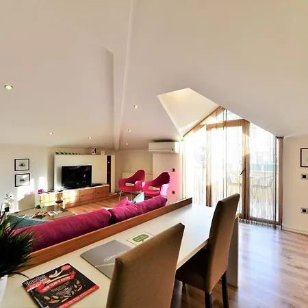 Aparthotel Aura 2*