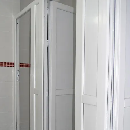 Hostel Rengarenk & *