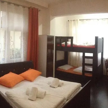 Hostel Rengarenk &