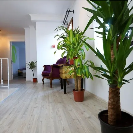 Bed & Breakfast Corner Living Space