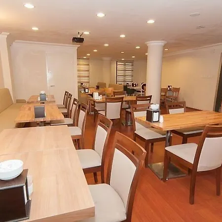 Dolce Aparthotel 3*