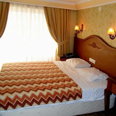 Kaya Madrid 3*