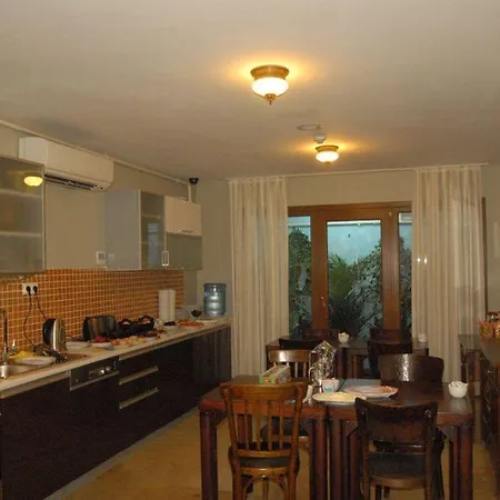 Otel Mono 2*