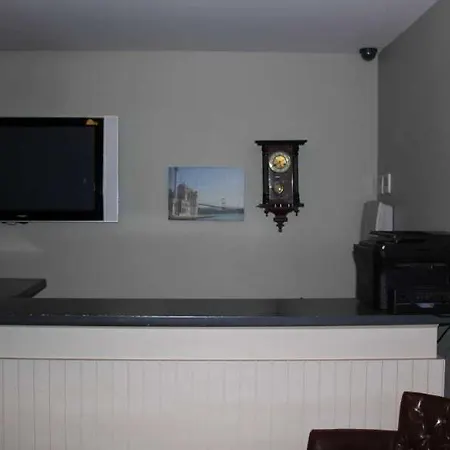 Otel Mono 2*