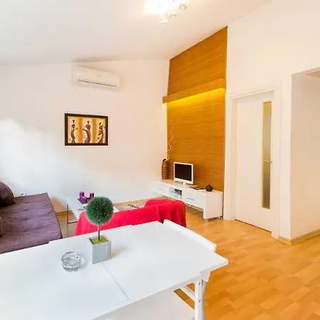 Apartment Aretias *